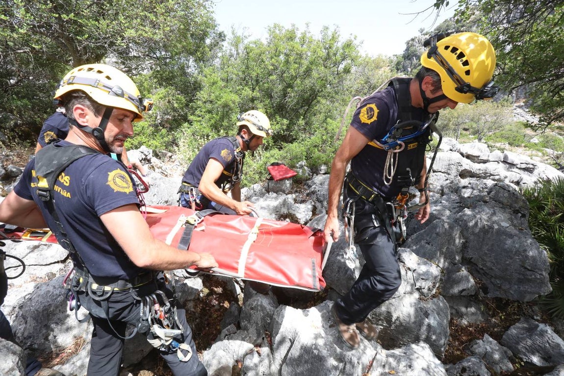 FOTOS: El Grupo de Rescate en Montaña de Bomberos de Cádiz, en acción