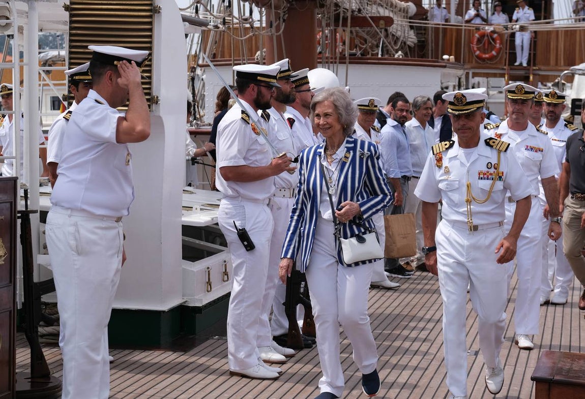 FOTOS: El Juan Sebastián de Elcano arriba en Marín en el 91 crucero de instrucción