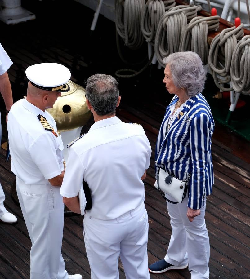 FOTOS: El Juan Sebastián de Elcano arriba en Marín en el 91 crucero de instrucción