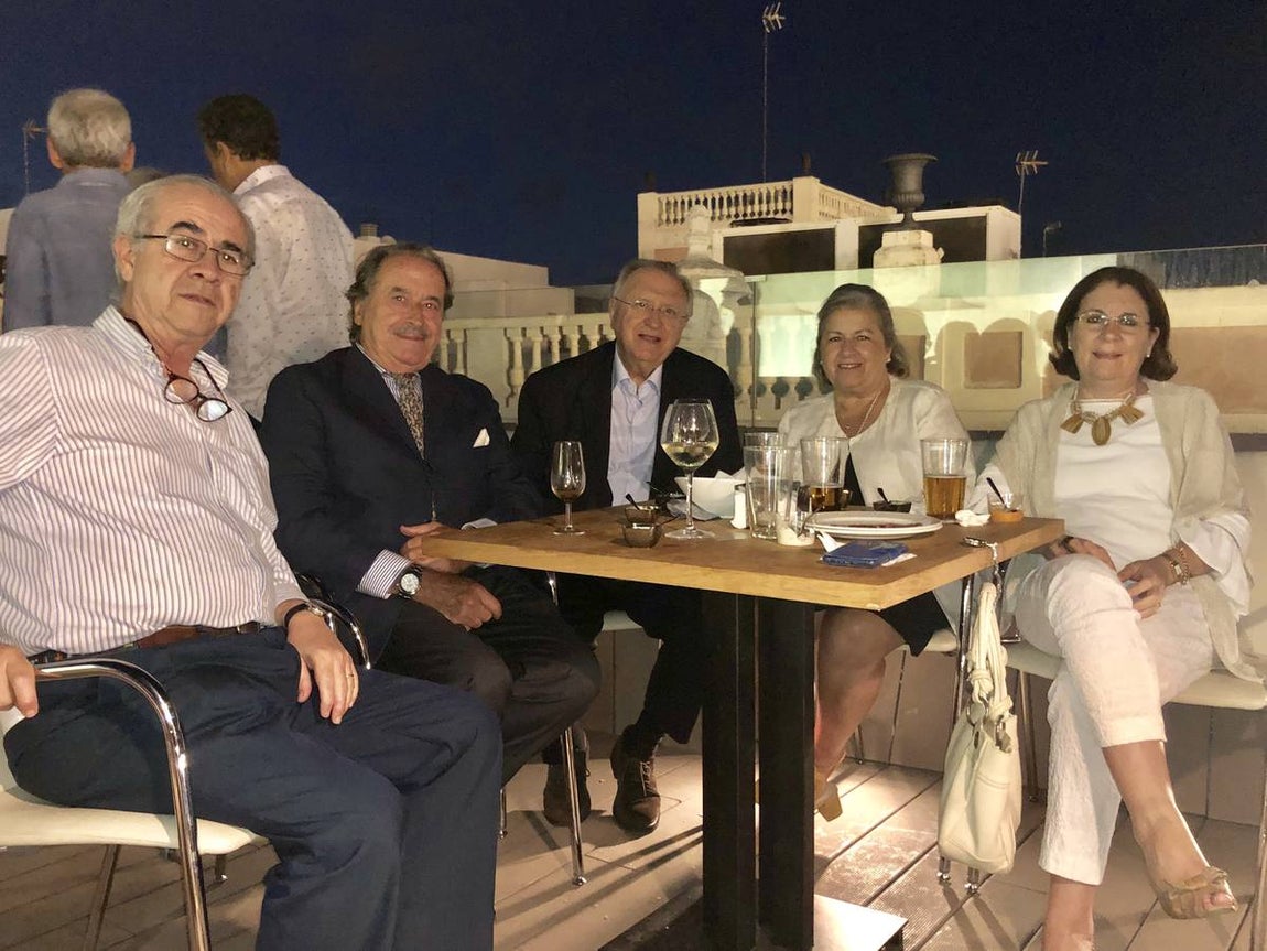 Pedro Nogueroles, Pepe Vázquez, José Blas Fernández, Isabel Escobar e Isabel Núñez. 