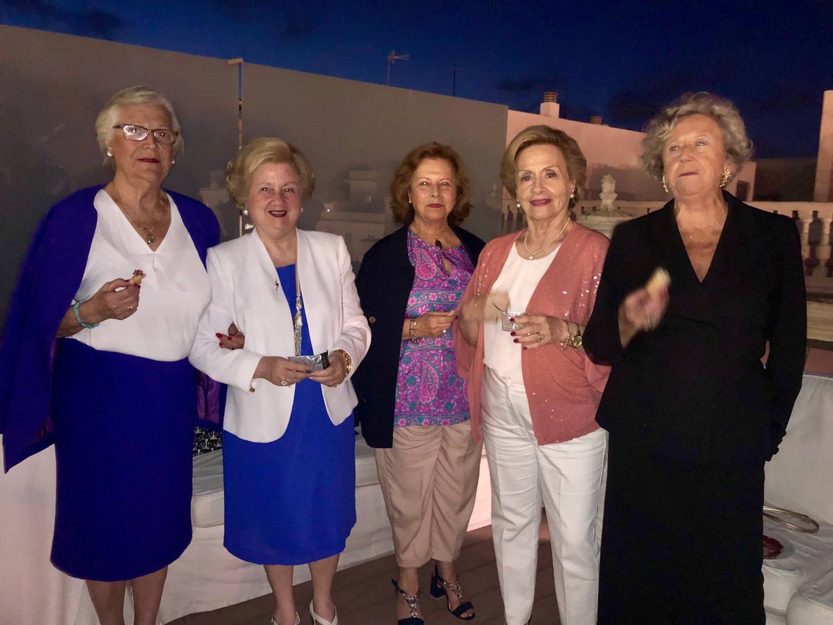 Mari Carmen García Amiama, Rosario Ravina, Myriam Pascual, Pilar Ravina y Viky Bermúdez. 