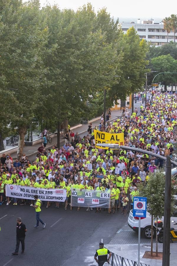 La manifestación contra el ERE en ABB Córdoba, en imágenes