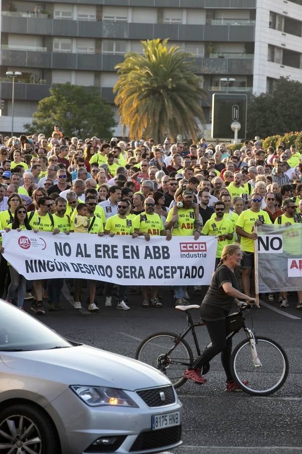 La manifestación contra el ERE en ABB Córdoba, en imágenes