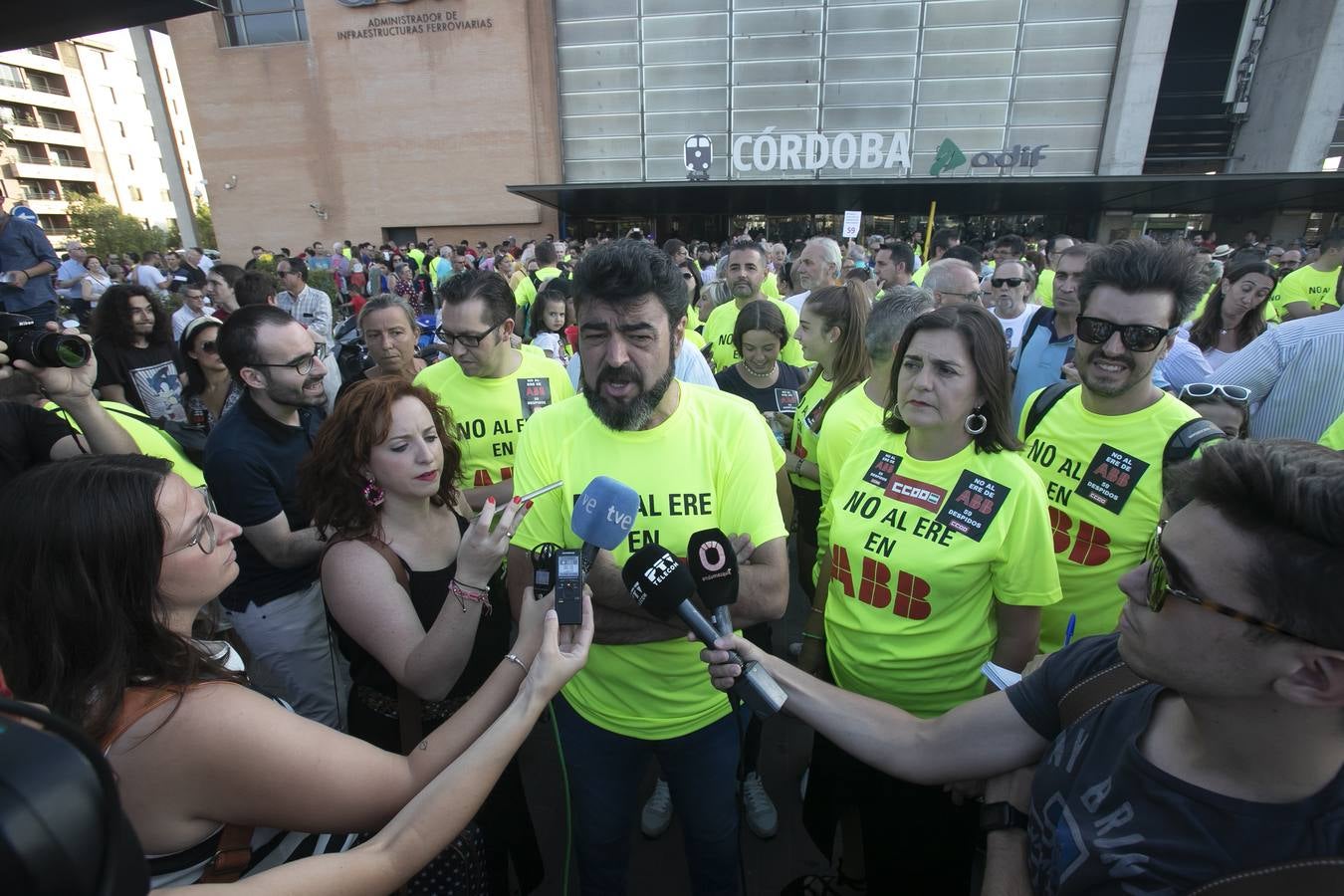 La manifestación contra el ERE en ABB Córdoba, en imágenes