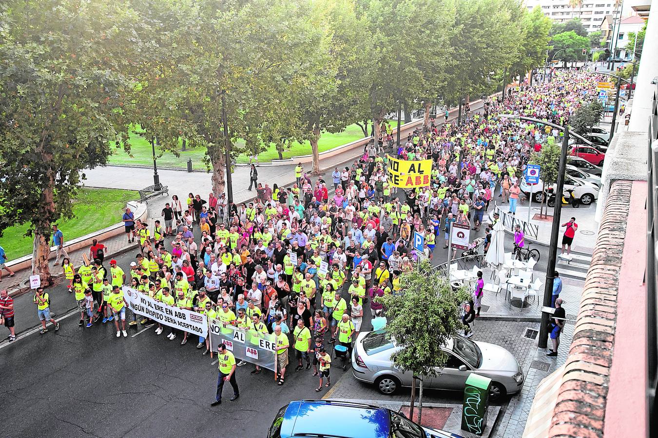 La manifestación contra el ERE en ABB Córdoba, en imágenes