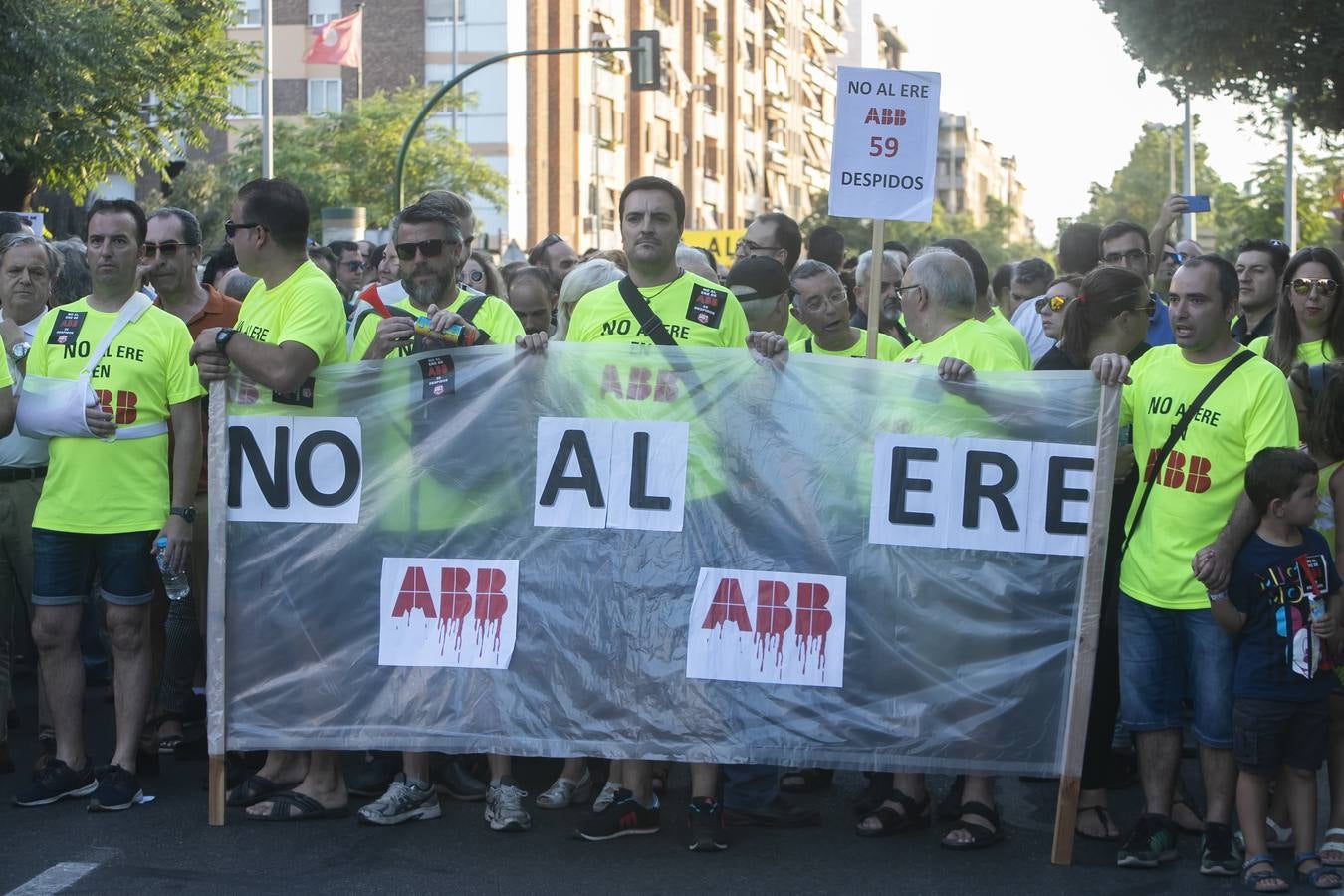 La manifestación contra el ERE en ABB Córdoba, en imágenes