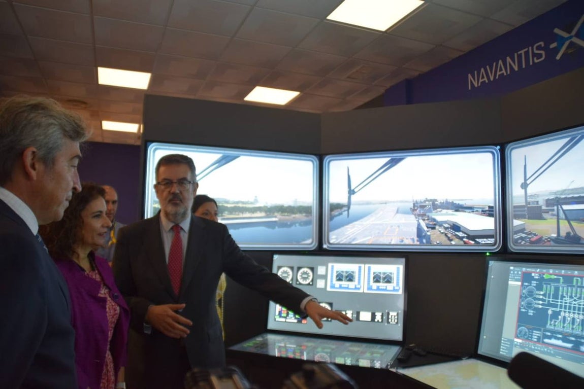 María Jesús Montero y el delegado del Gobierno en Andalucía visitan el astillero de Navantia en San Fernando