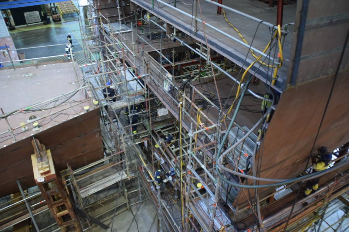 María Jesús Montero y el delegado del Gobierno en Andalucía visitan el astillero de Navantia en San Fernando