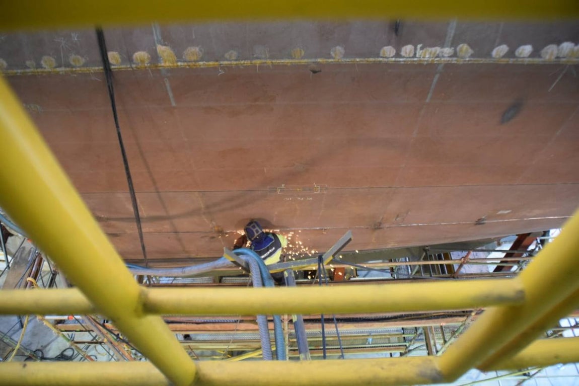 María Jesús Montero y el delegado del Gobierno en Andalucía visitan el astillero de Navantia en San Fernando