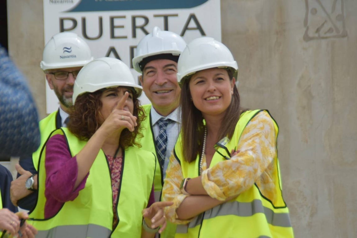 María Jesús Montero y el delegado del Gobierno en Andalucía visitan el astillero de Navantia en San Fernando