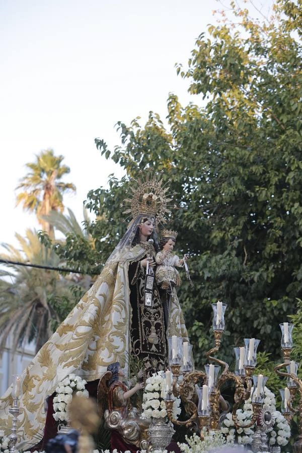 La procesión de la Virgen del Carmen de Puerta Nueva en Córdoba, en imágenes