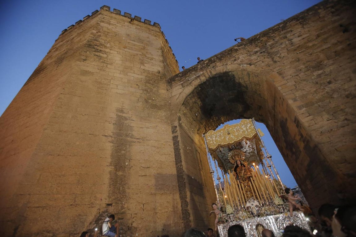 La procesión de la Virgen del Carmen de San Cayetano en Córdoba, en imágenes