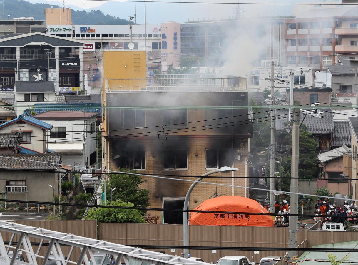 Las imágenes del incendio provocado en unos estudios de animación en Japón