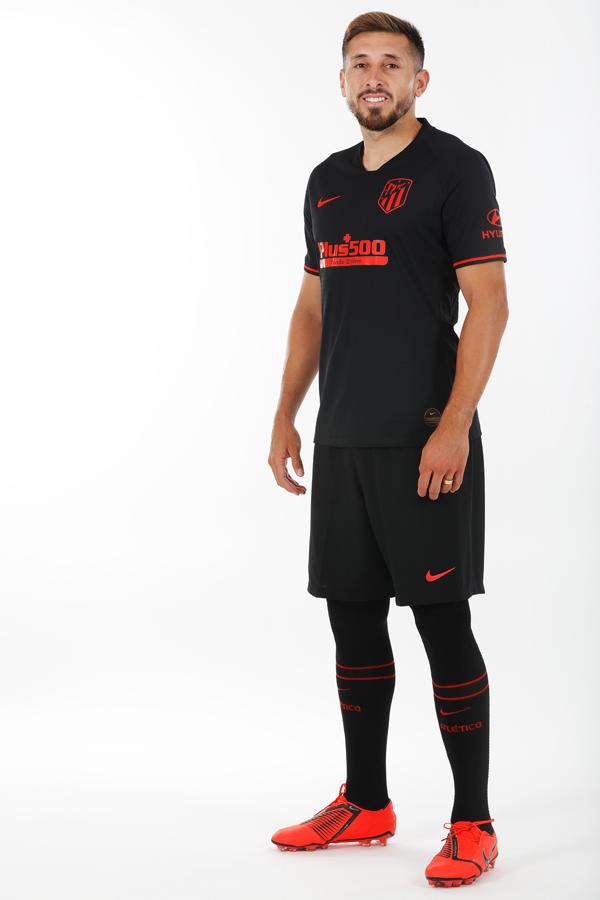 El Atlético retoma el negro en su segunda equipación