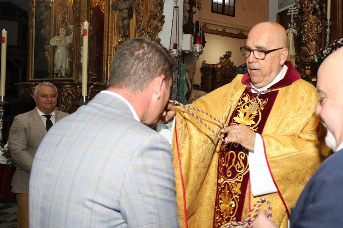 Fotos: El Nazareno impone las medallas de hermanos natos a los nuevos miembros de la corporación municipal de Cádiz