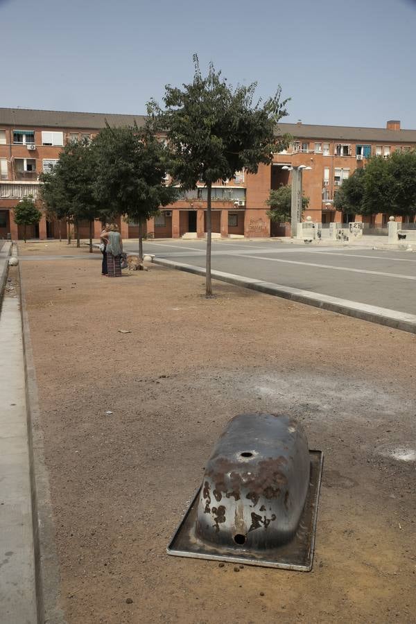 Un día en el barrio cordobés de Las Moreras, en imágenes