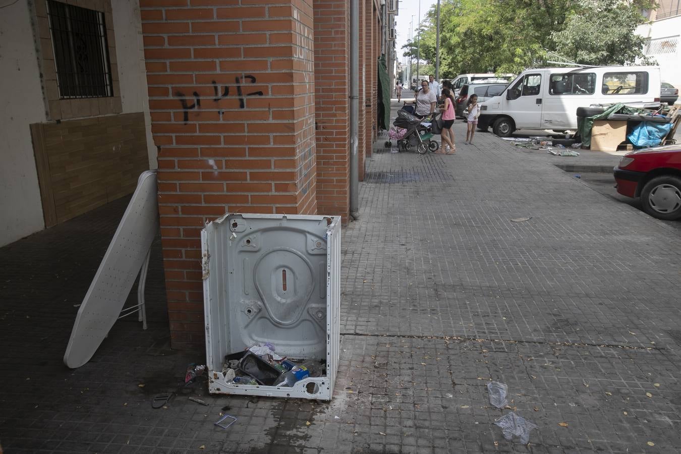 Un día en el barrio cordobés de Las Moreras, en imágenes