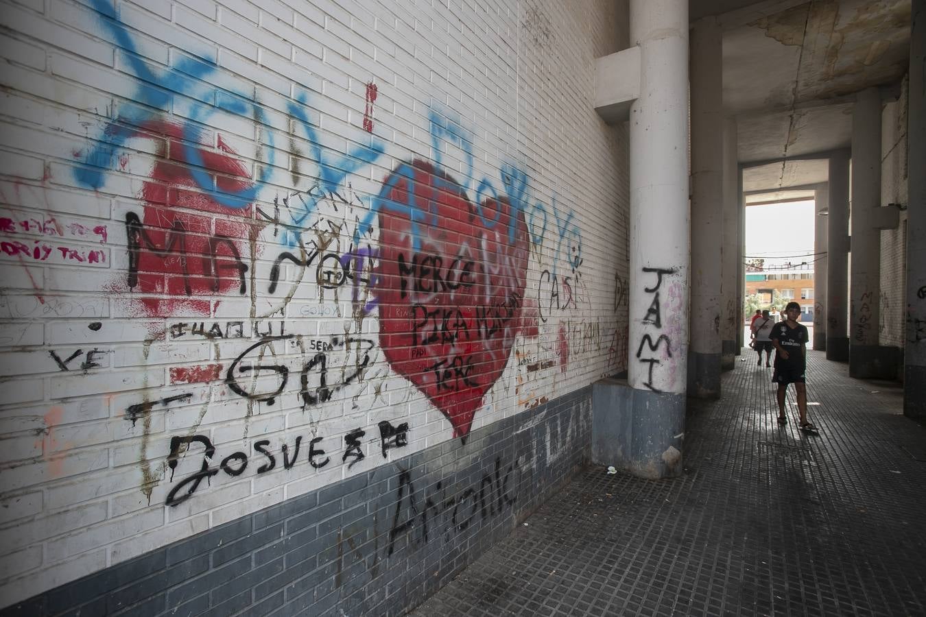 Un día en el barrio cordobés de Las Moreras, en imágenes