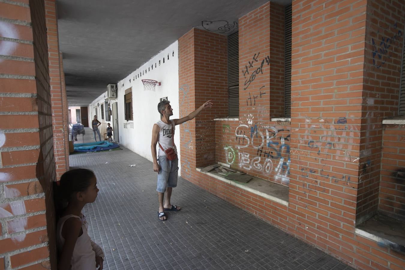 Un día en el barrio cordobés de Las Moreras, en imágenes