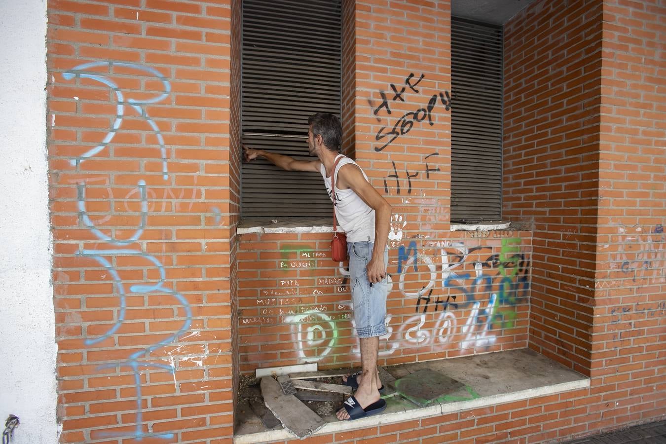 Un día en el barrio cordobés de Las Moreras, en imágenes