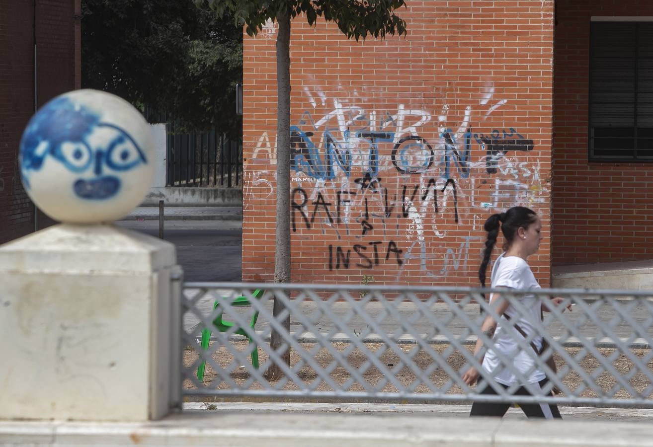 Un día en el barrio cordobés de Las Moreras, en imágenes