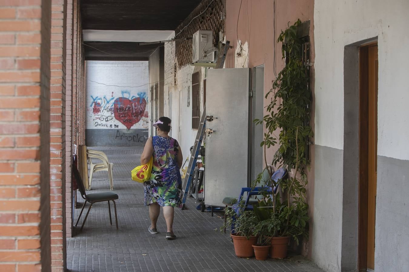 Un día en el barrio cordobés de Las Moreras, en imágenes