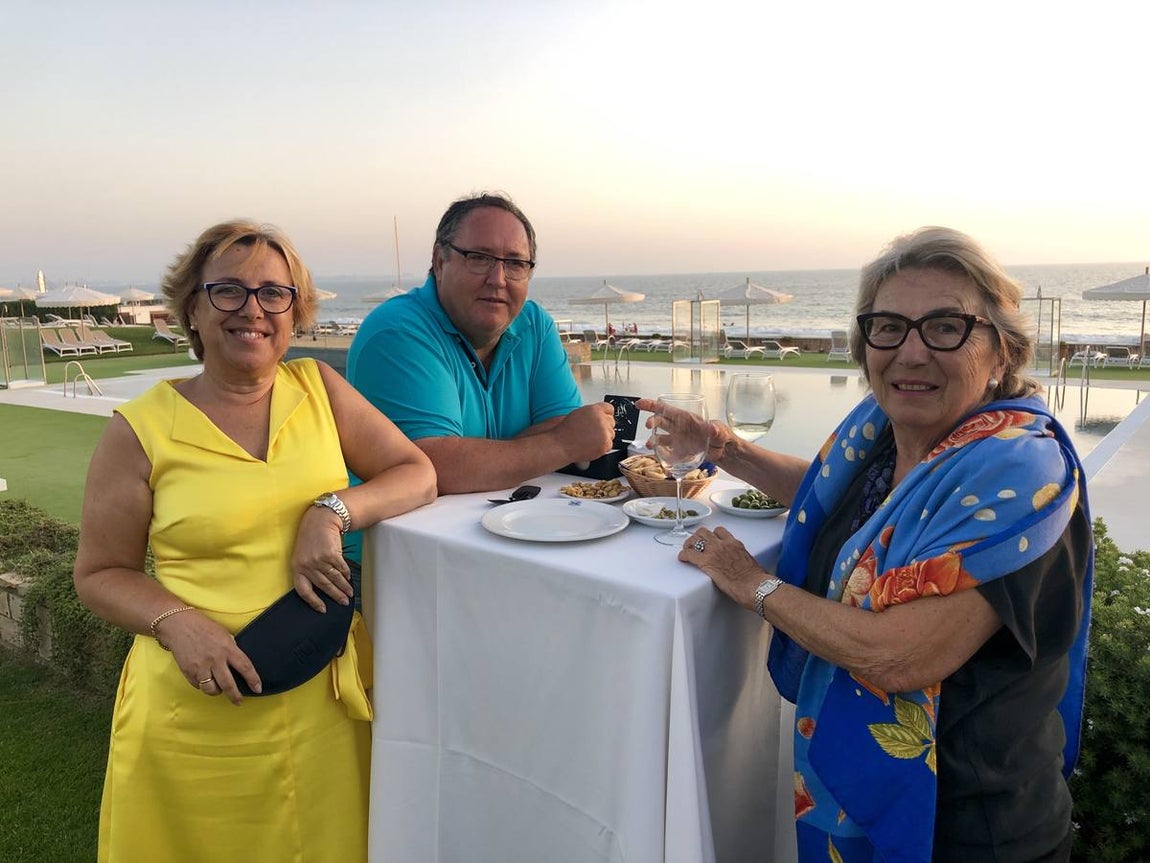 Silvia Bermúdez, Antonio Franco, y Liliane Bardet. 