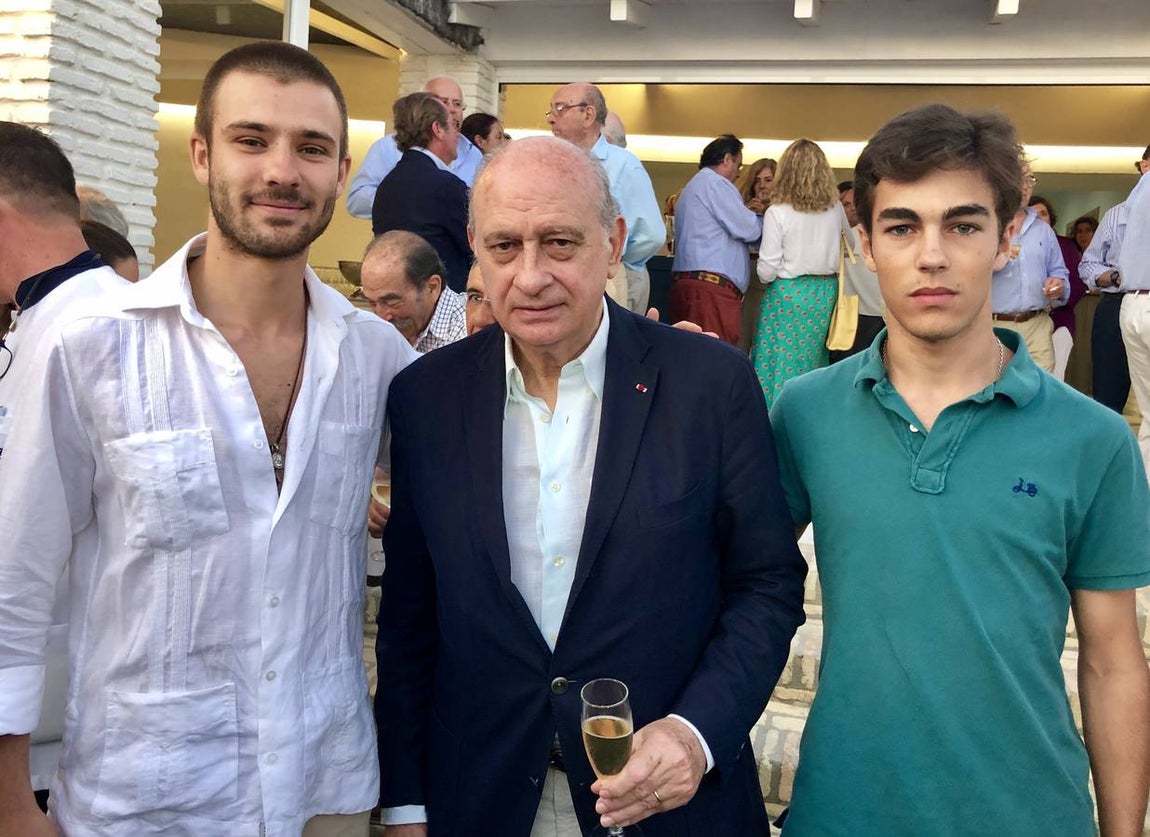 Gerardo Roiz de la Parra, Jorge Fernández Díaz y Álvaro Díez de Rivera. 