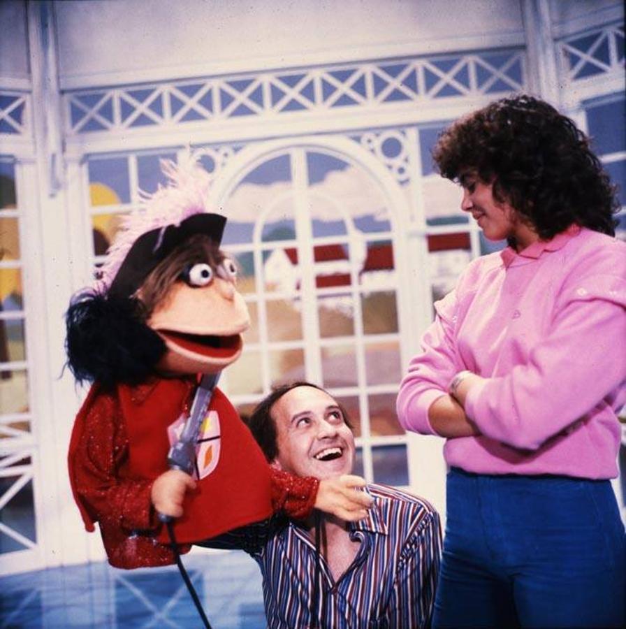 Paco Micro. Esta marioneta apareció en un programa juvenil entre 1982 y 1984, llamado «Dabadabadá». Estaba dirigido por José Antonio Plaza y presentado, entre otros, por Mayra Gómez Kemp, Rosa María Otero, Sonia González y Torrebruno.