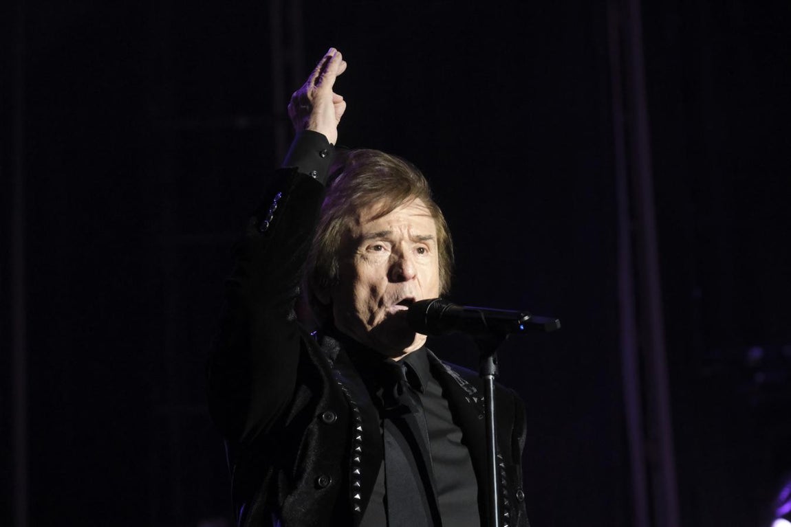 Fotos: Raphael se reinventa en un emotivo y vibrante concierto en Sancti Petri