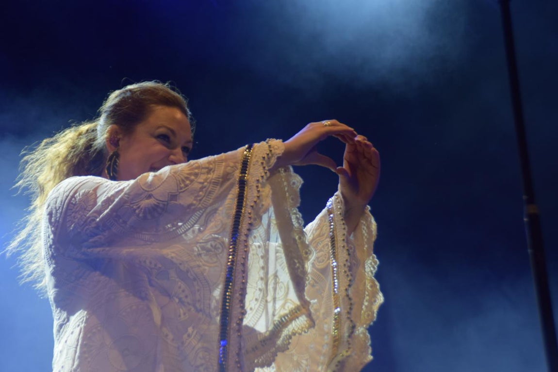 Fotos: Niña Pastori presenta en San Fernando &#039;Bajo tus alas&#039;