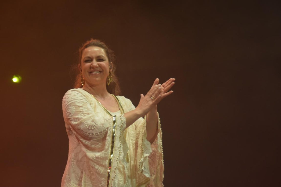 Fotos: Niña Pastori presenta en San Fernando &#039;Bajo tus alas&#039;