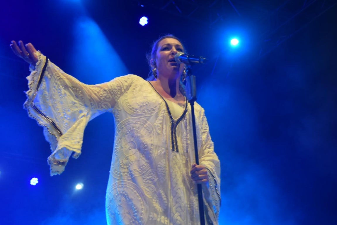 Fotos: Niña Pastori presenta en San Fernando &#039;Bajo tus alas&#039;