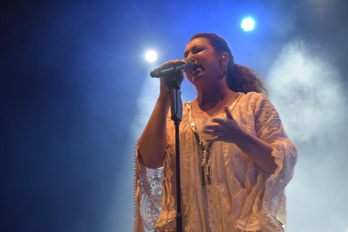 Fotos: Niña Pastori presenta en San Fernando &#039;Bajo tus alas&#039;