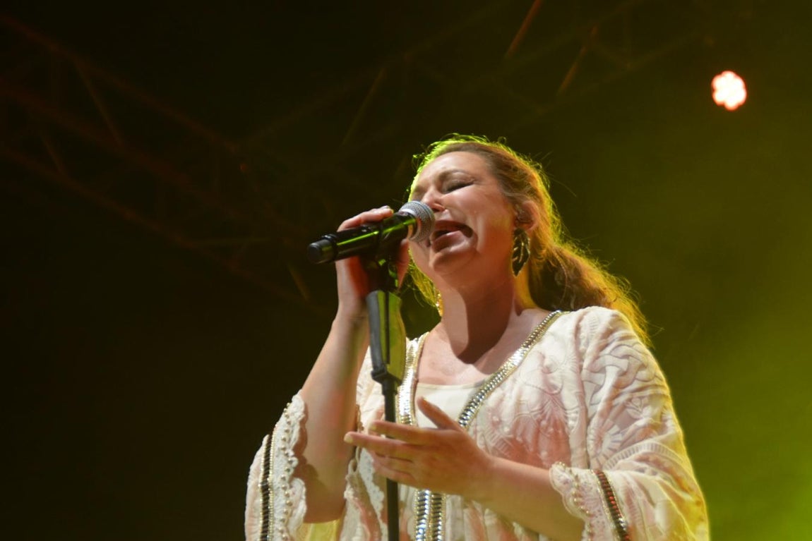 Fotos: Niña Pastori presenta en San Fernando &#039;Bajo tus alas&#039;