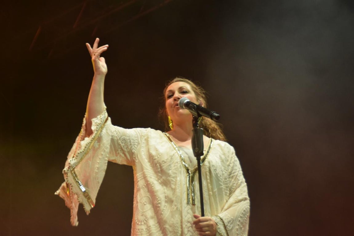 Fotos: Niña Pastori presenta en San Fernando &#039;Bajo tus alas&#039;