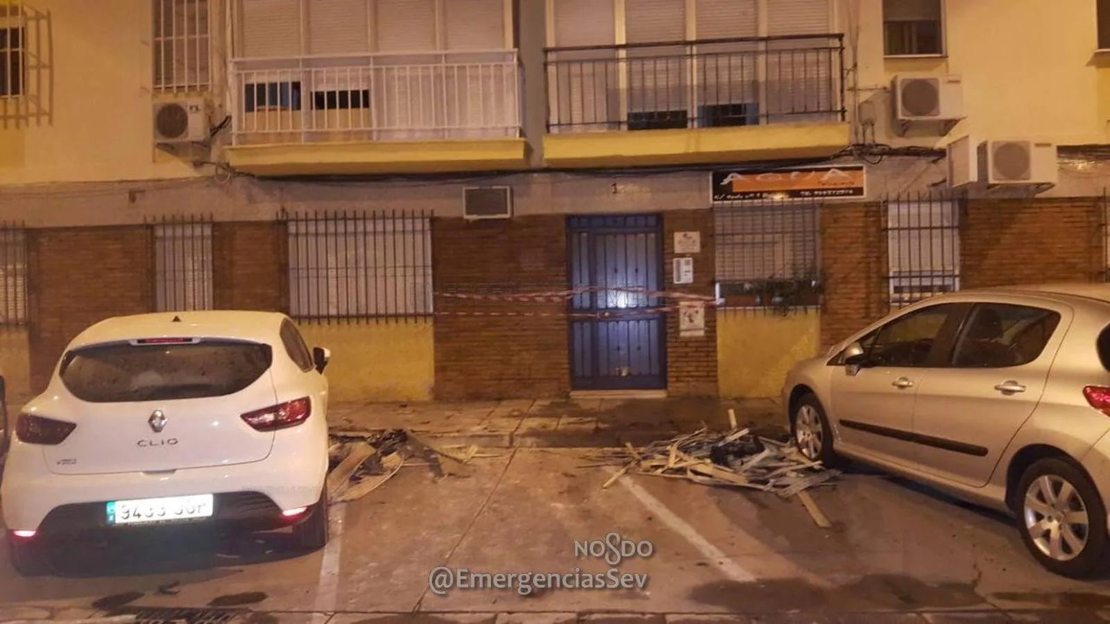 Las imágenes del incendio de una vivienda en el barrio de La Macarena, en Sevilla