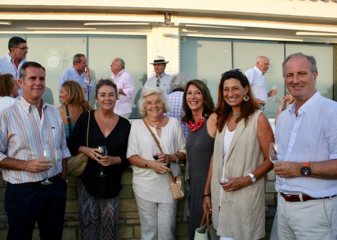 José Antonio Osborne, Magdalena Bachiller, Malala Burgos, Pilar Benítez del Castillo, Concha Arteaga y Guillermo Macpherson.