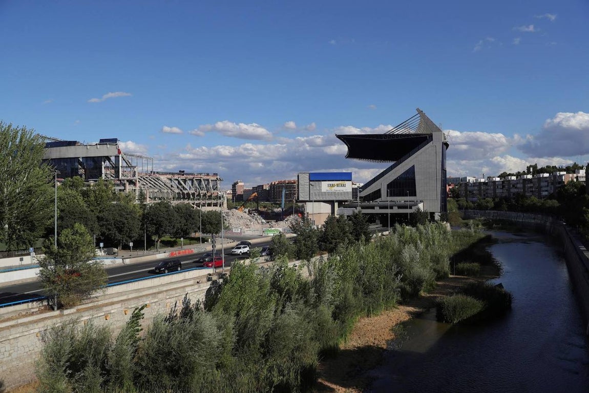 La antigua casa del Atlético ya está siendo demolida. 