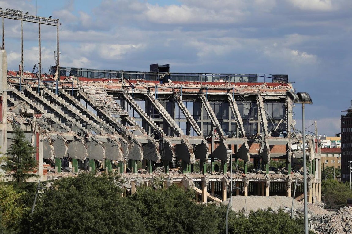 La antigua casa del Atlético ya está siendo demolida. 