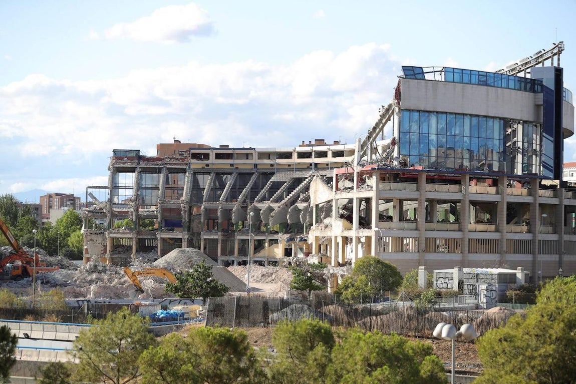 La antigua casa del Atlético ya está siendo demolida. 