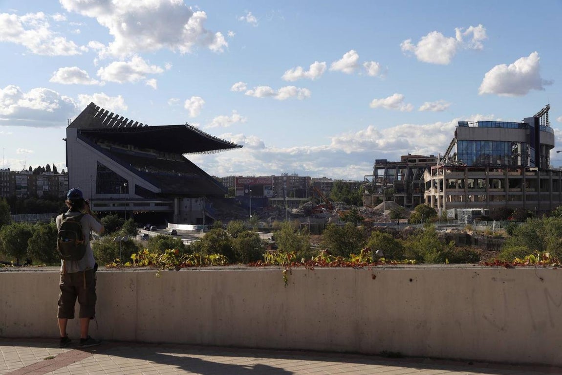 La antigua casa del Atlético ya está siendo demolida. 