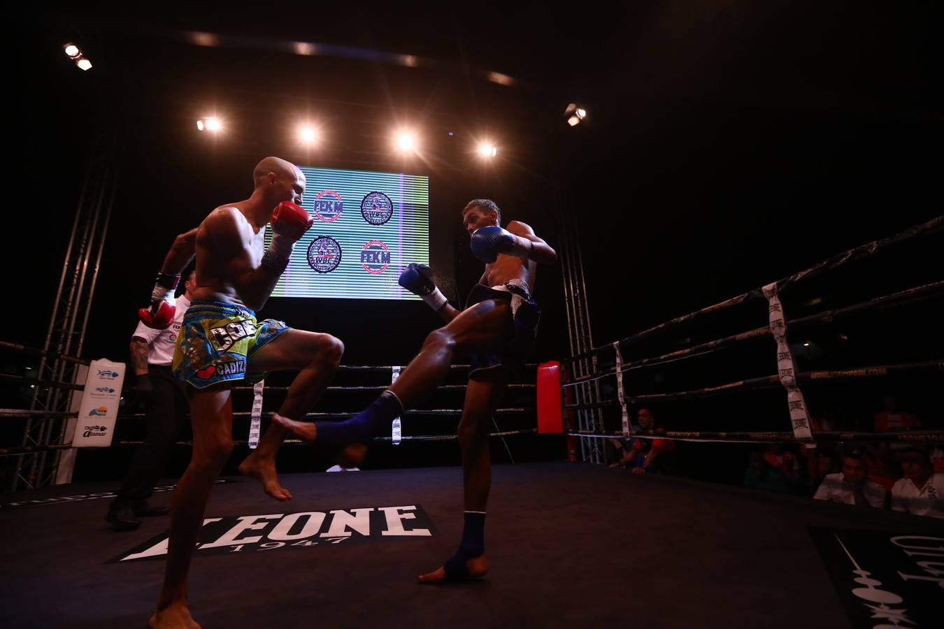 FOTOS: Noche de Muay Thai en Carranza. Así es Cádiz Fight Night