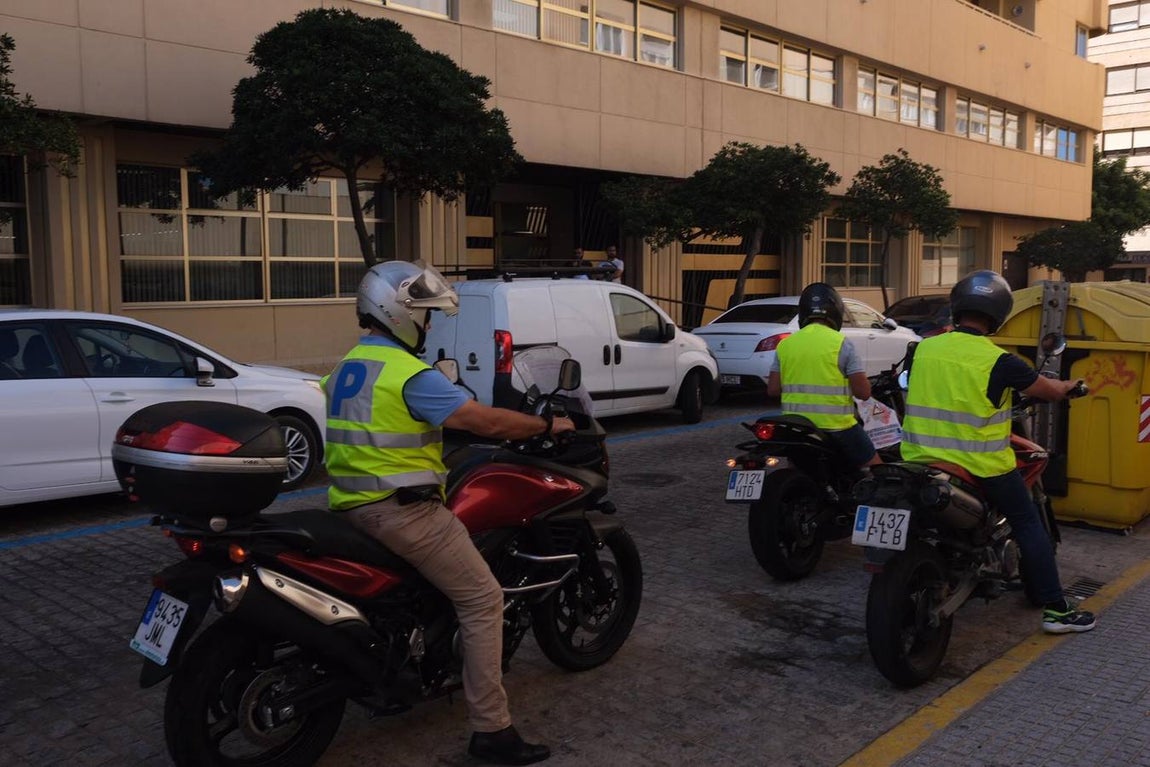 Las imágenes de la marcha de protesta de las autoescuelas de la provincia de Cádiz
