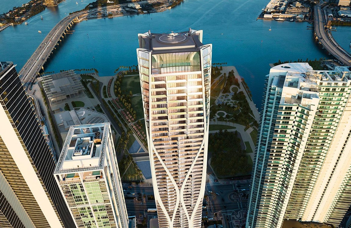 Apartameto más caro del mundo. El matrimonio pretenden hacerse con una nueva casa en el centro de la ciudad estadounidense, cuyo edificio ha sido creado por la arquitecta ya fallecida arquitecta Zaha Hadid. Mide 215 metros de altura y tiene 62 pisos, características que le convierten en una de las torres más altas del mundo. Y al parecer los Beckham no tendrán que preocuparse por el colapso de personas circulando por ahí… Se ha establecido un máximo de 100 inquilinos, que habitar en esta nueva joya arquitectónica, han de ser elegidos previamente.