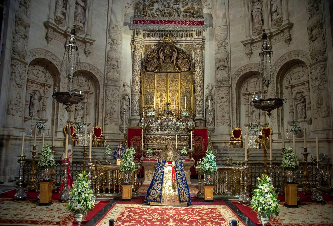 Los detalles del primer besamanos de la Virgen de los Reyes