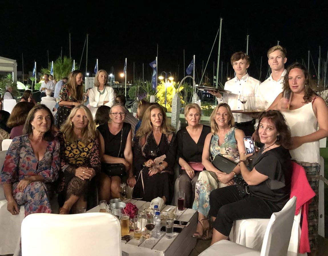 Ana Shirey, Ana Pérez, Ann Bisgaard, Montse Bernal, Pilar Mina, Mila Garvi, Thais Bonet y Thais Gartland..