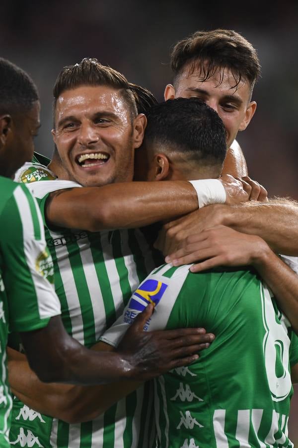 Las mejores imágenes del encuentro amistoso entre el Real Betis y la Unión Deportiva Las Palmas (1-0)