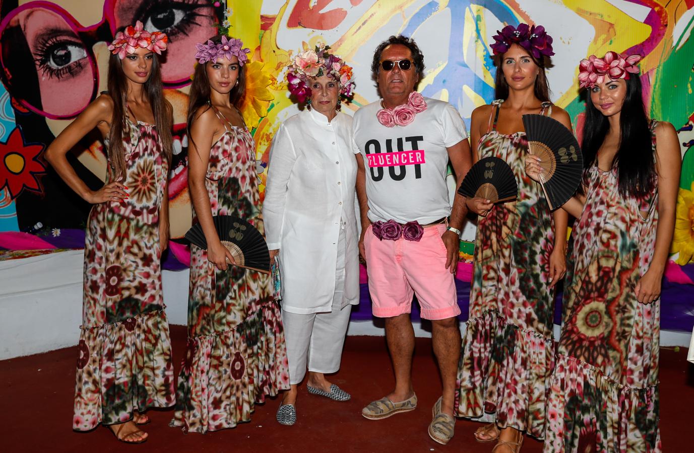 La fiesta «Flower Power» de los famosos en Ibiza, en imágenes