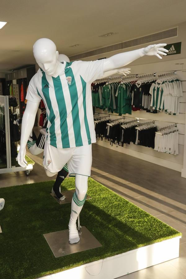 Así es la nueva equipación del Córdoba CF, en imágenes